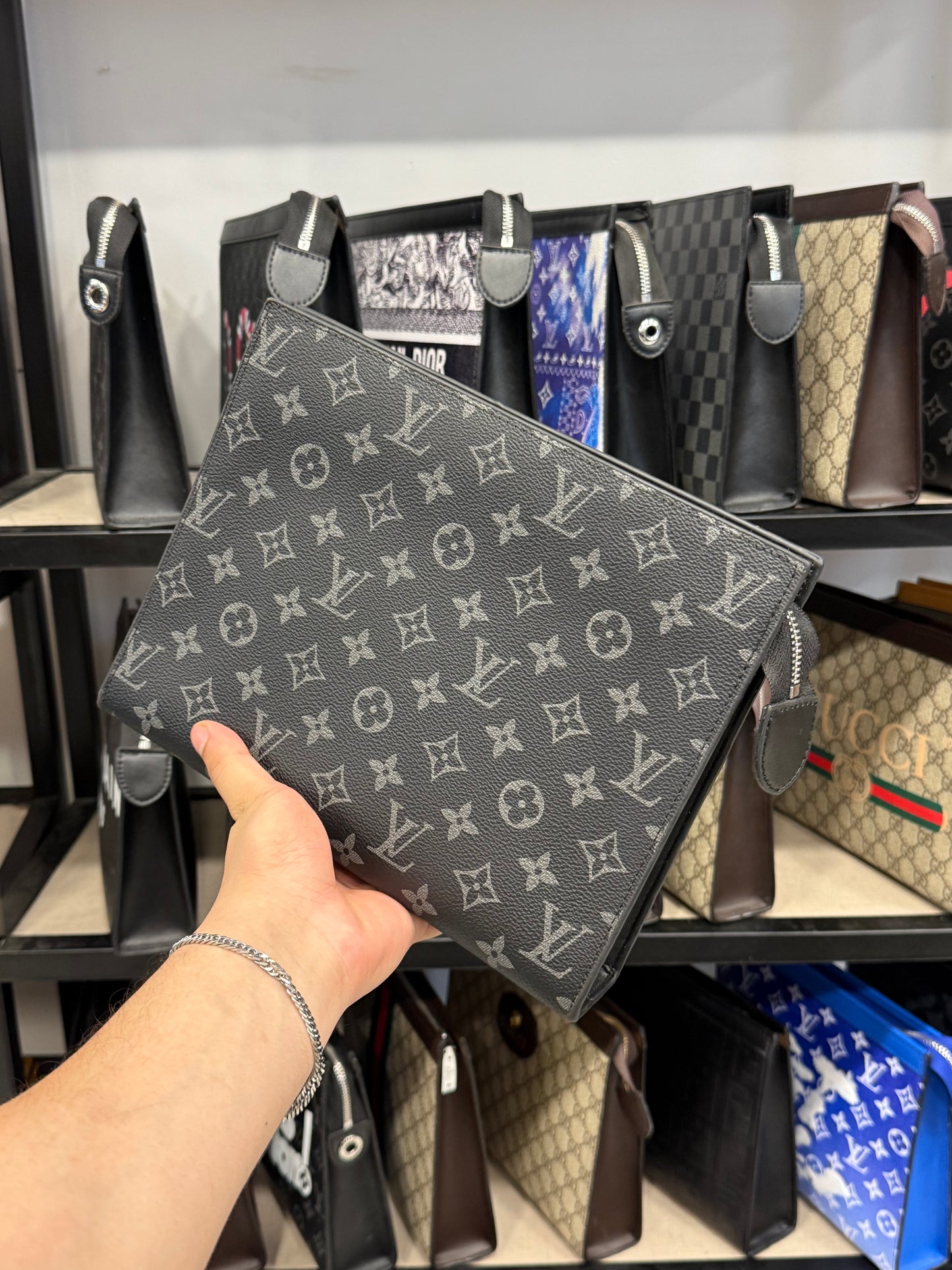 LV black 2g