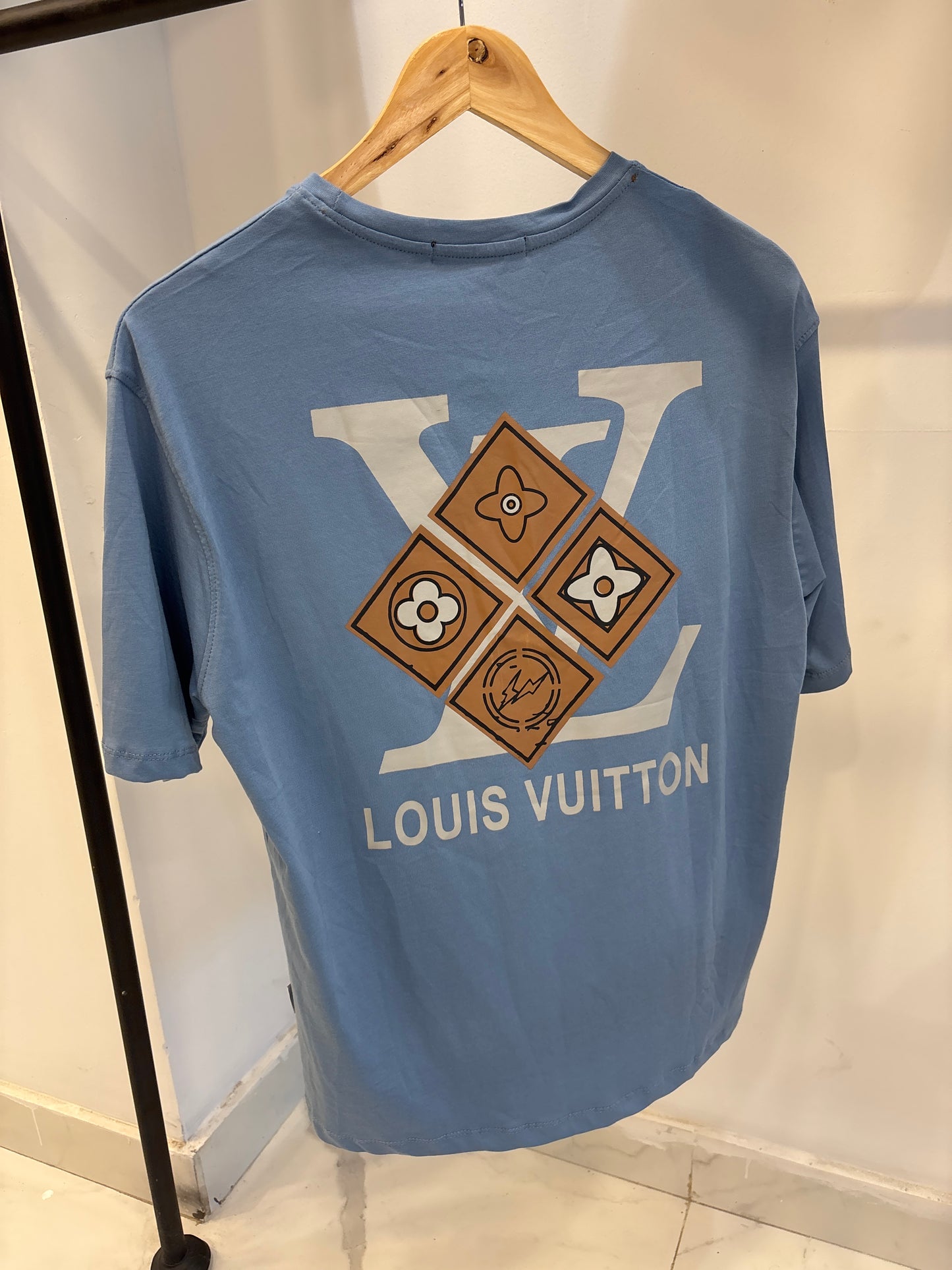 LV 33 shirt