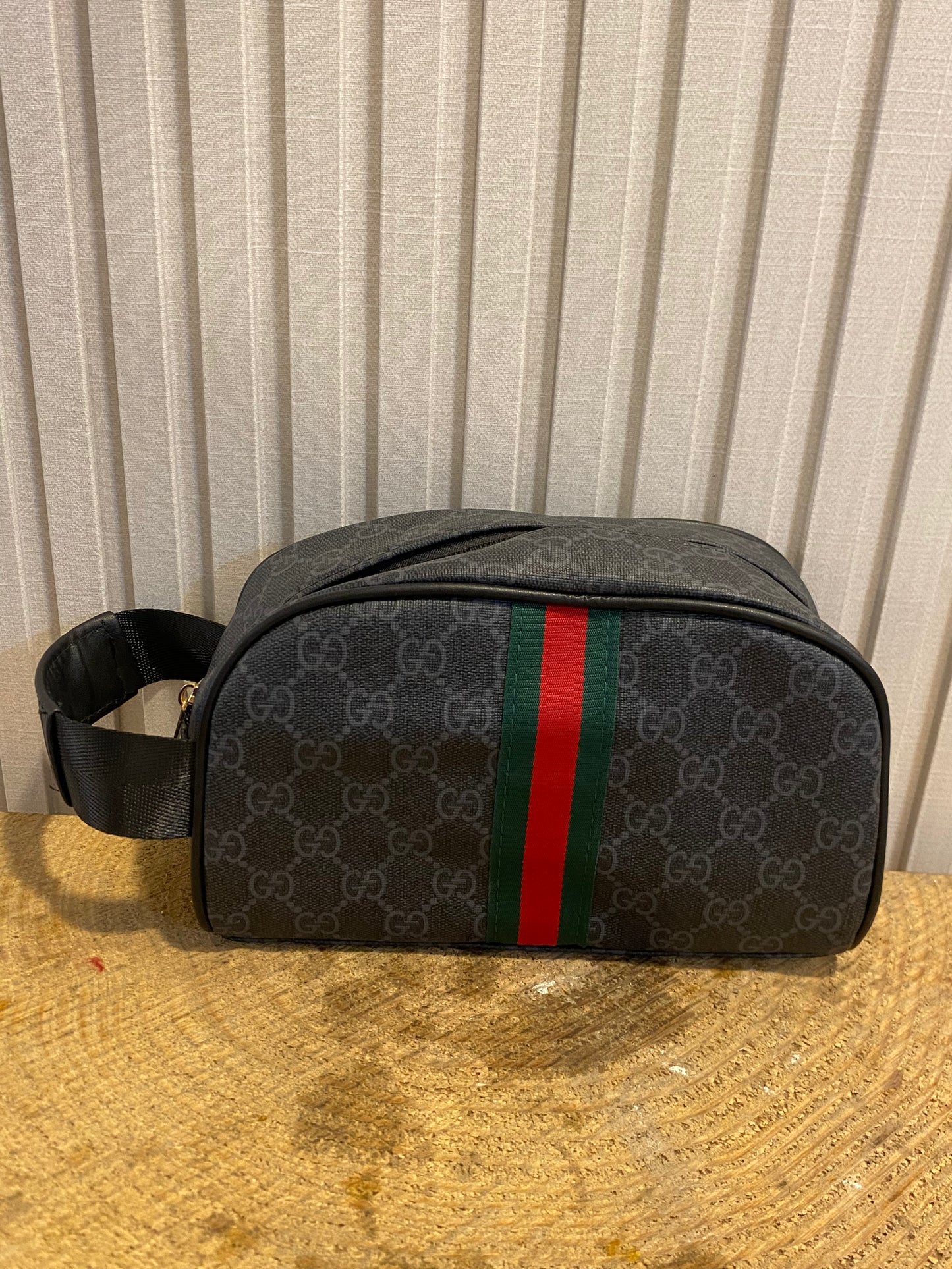 Gucci vertical