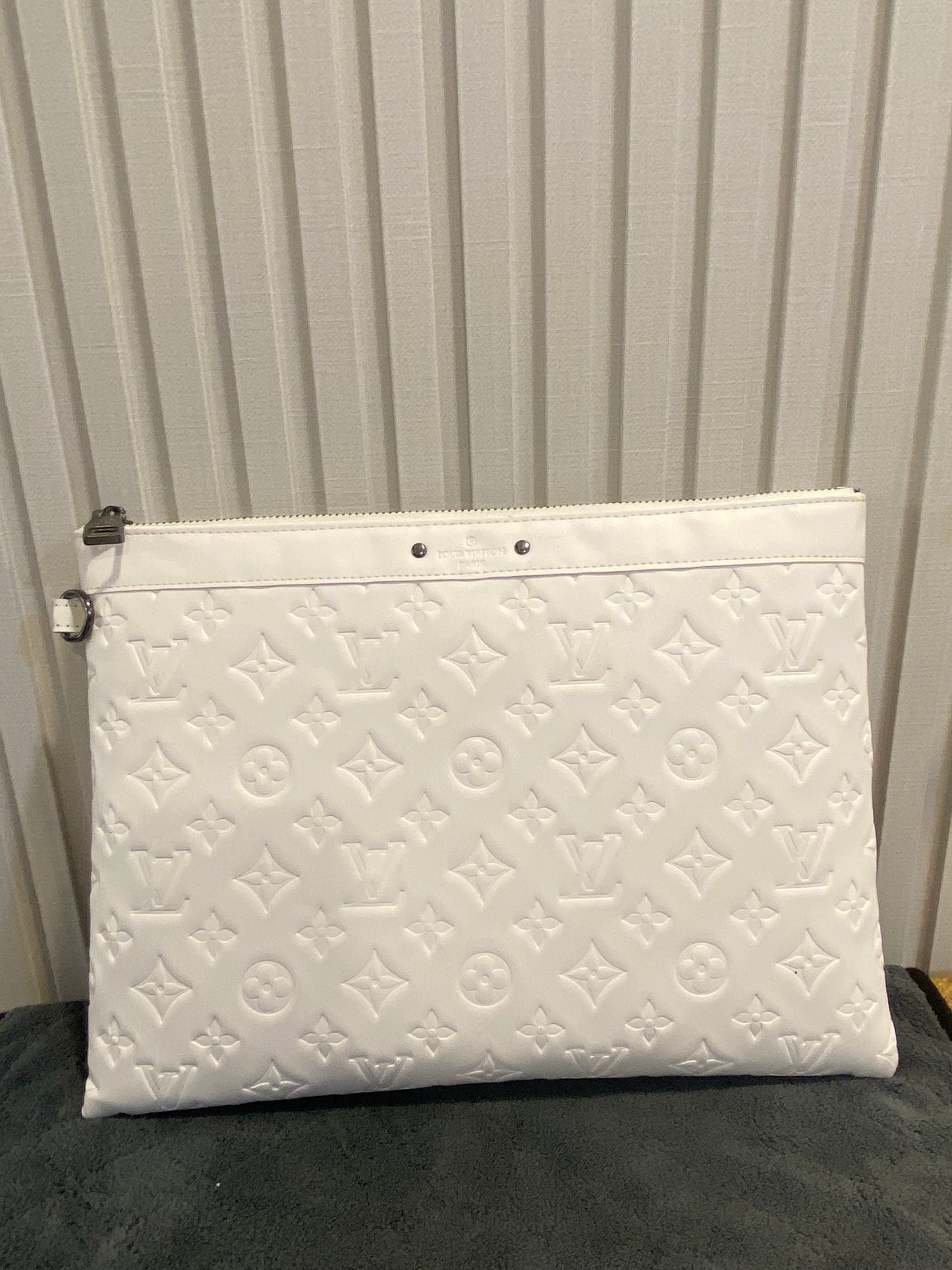 LV white