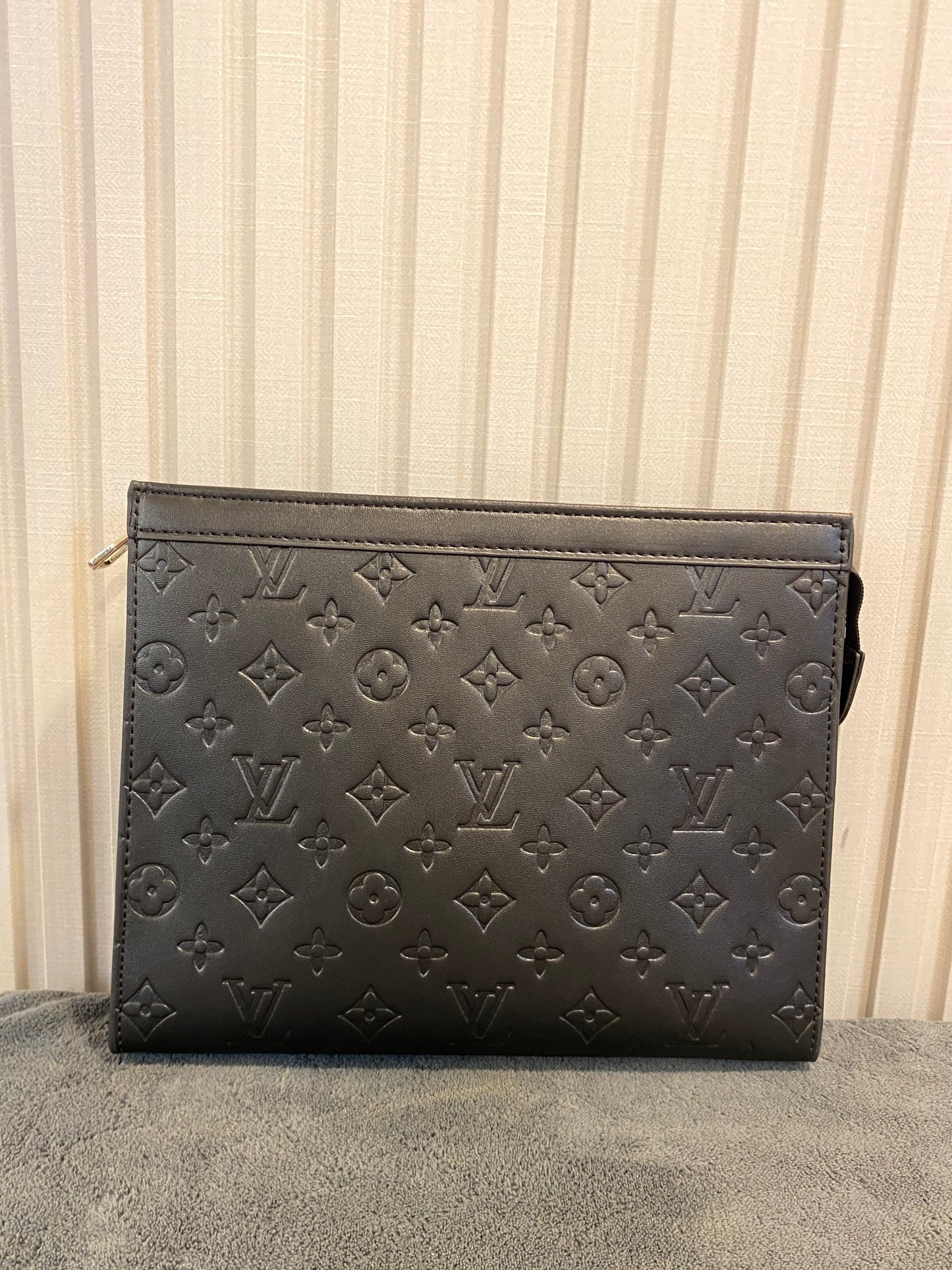 LV black 2