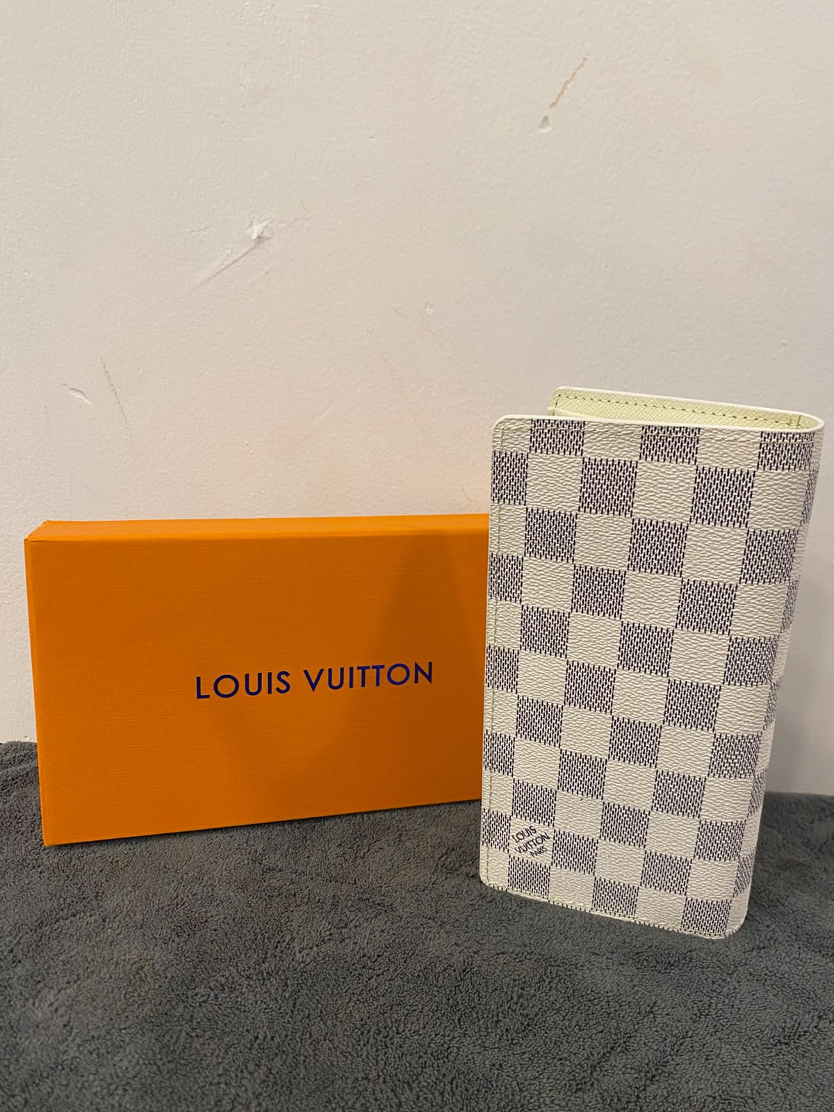 White plaid 700