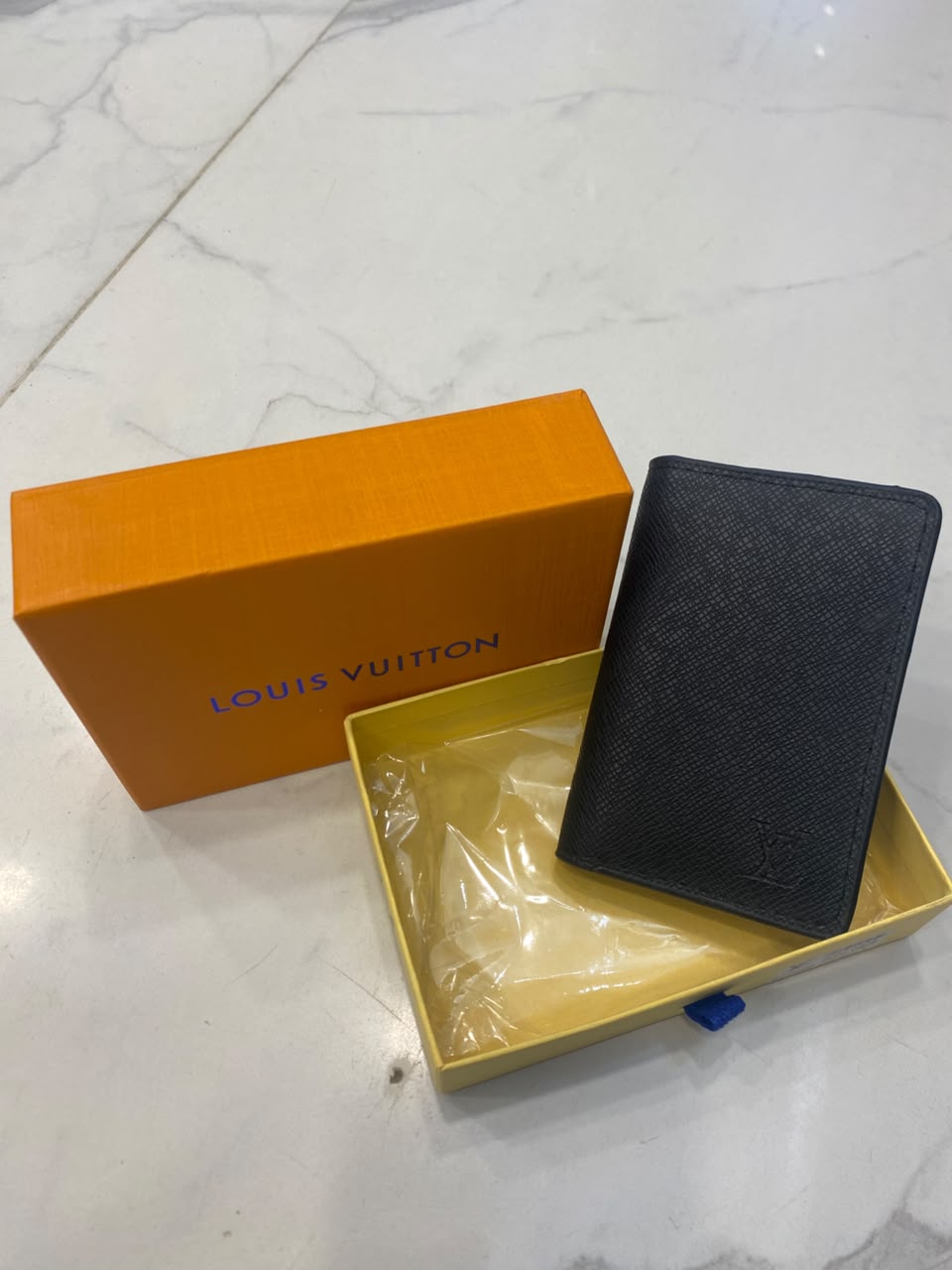 LV black 737