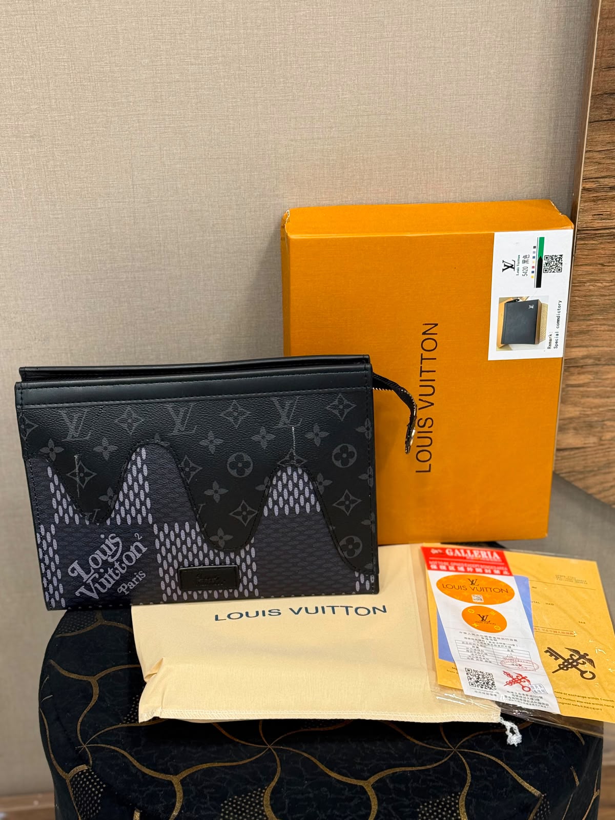 LV layers black