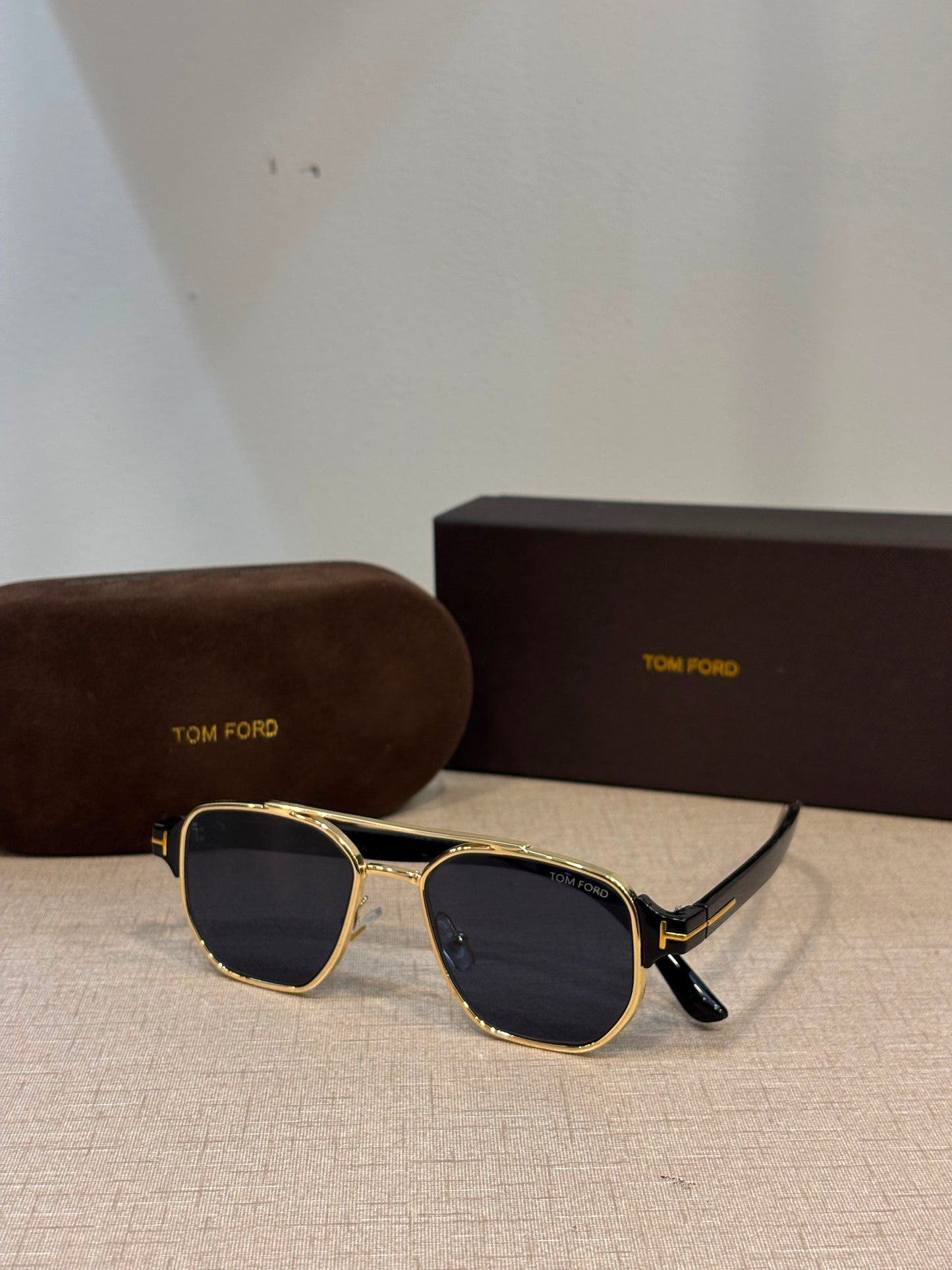 Tomford 1042