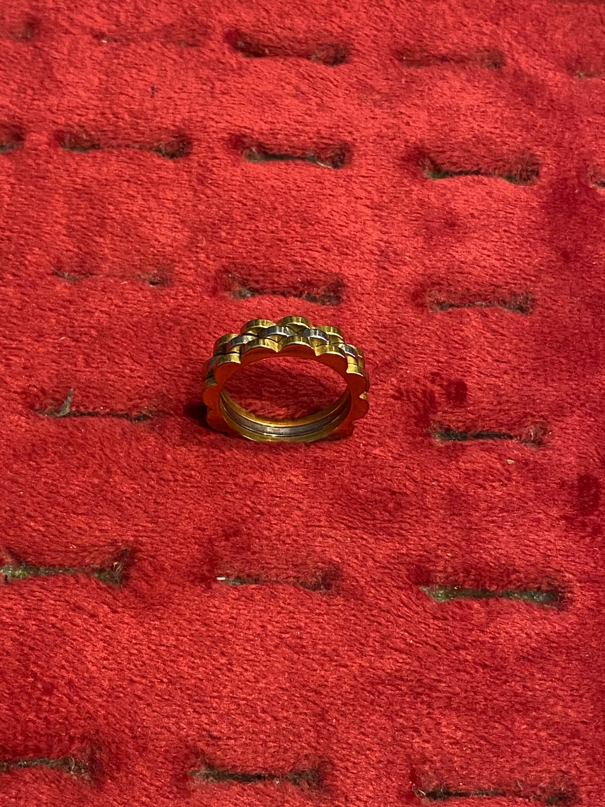 Ring 1102