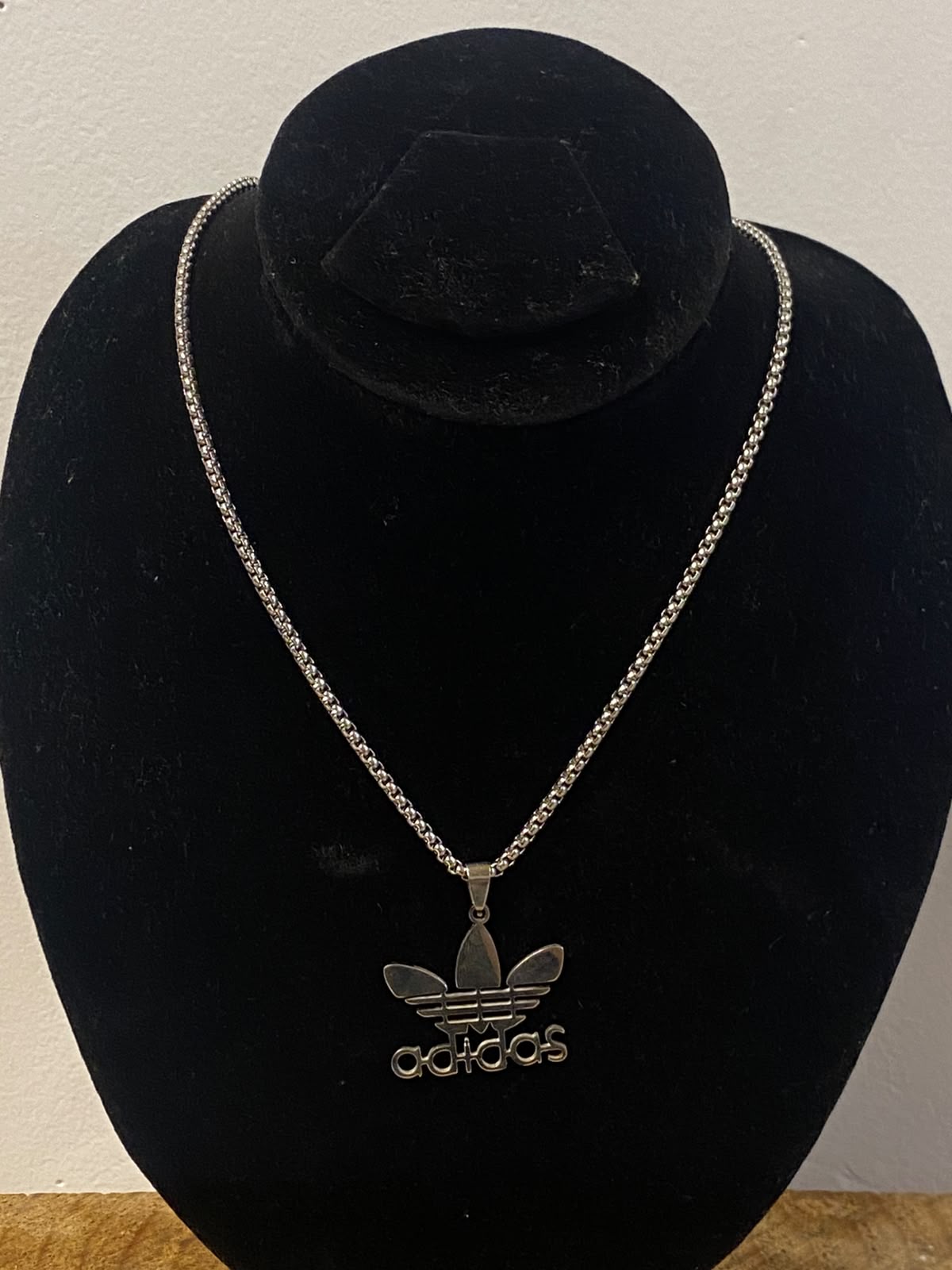 Adidas chain 528
