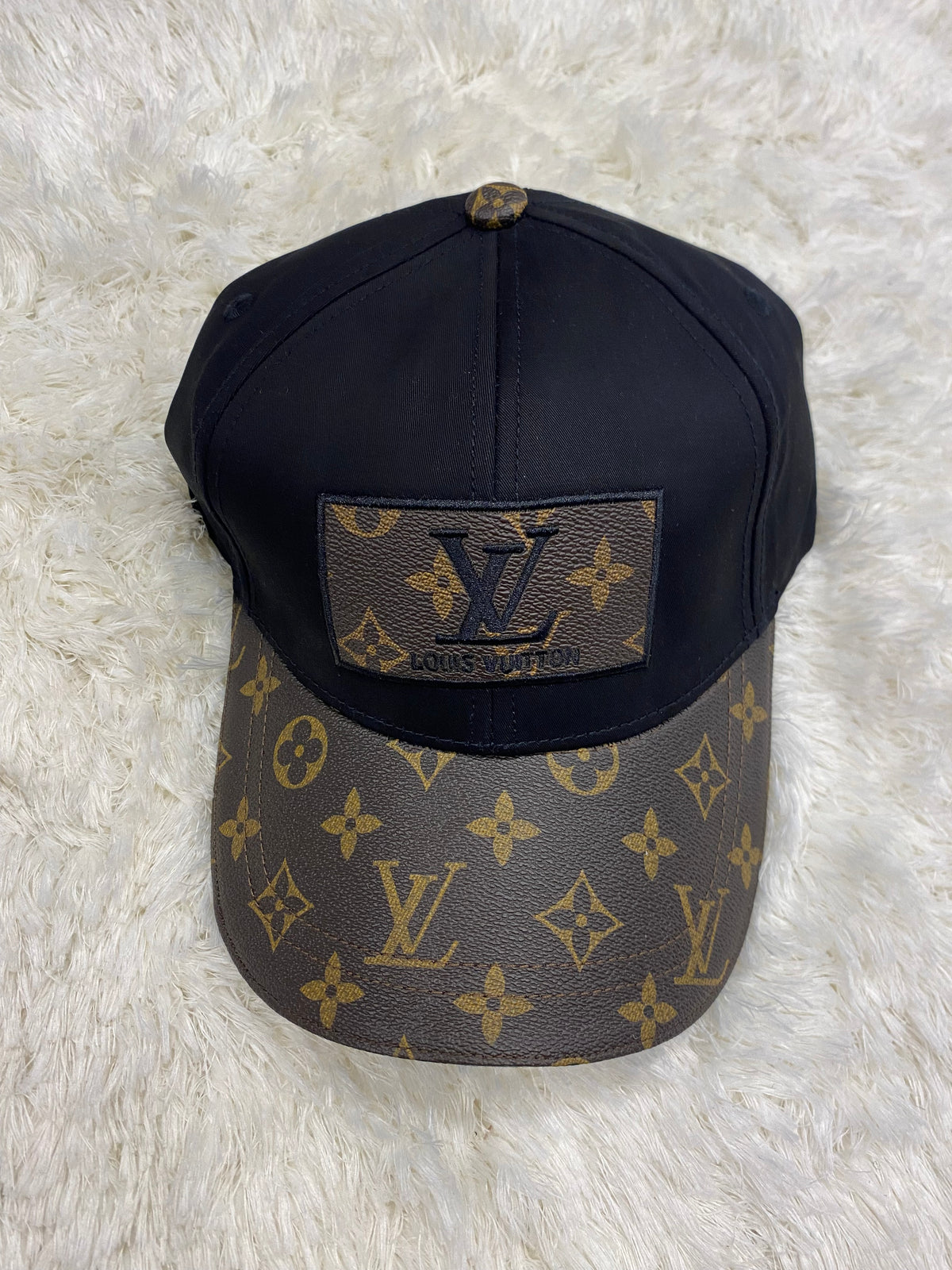 LV b.b cap