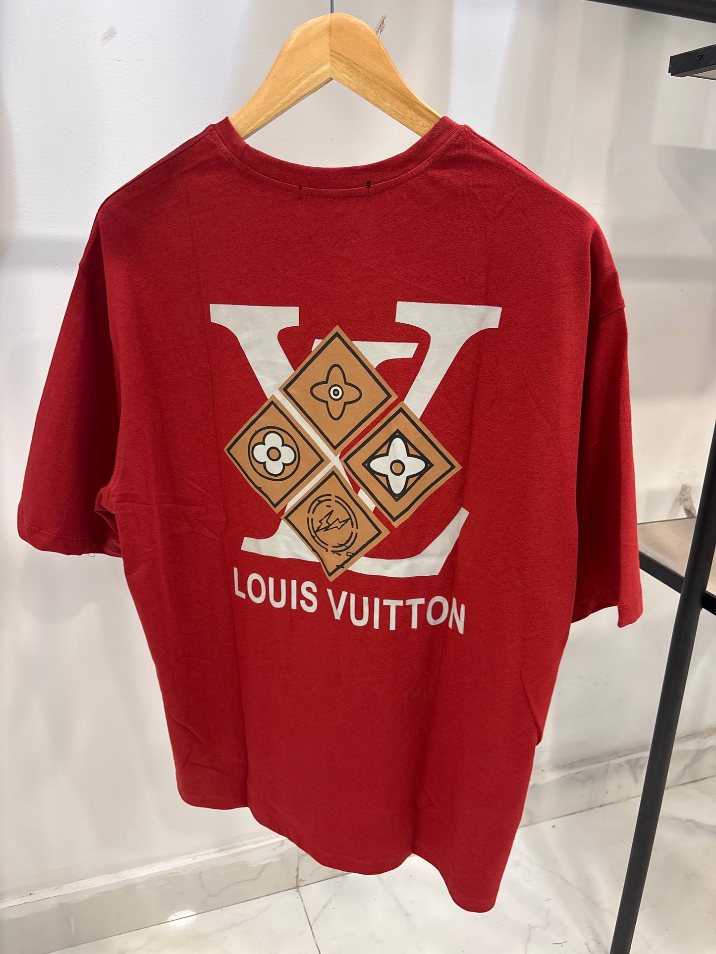 LV red shirt Ro1