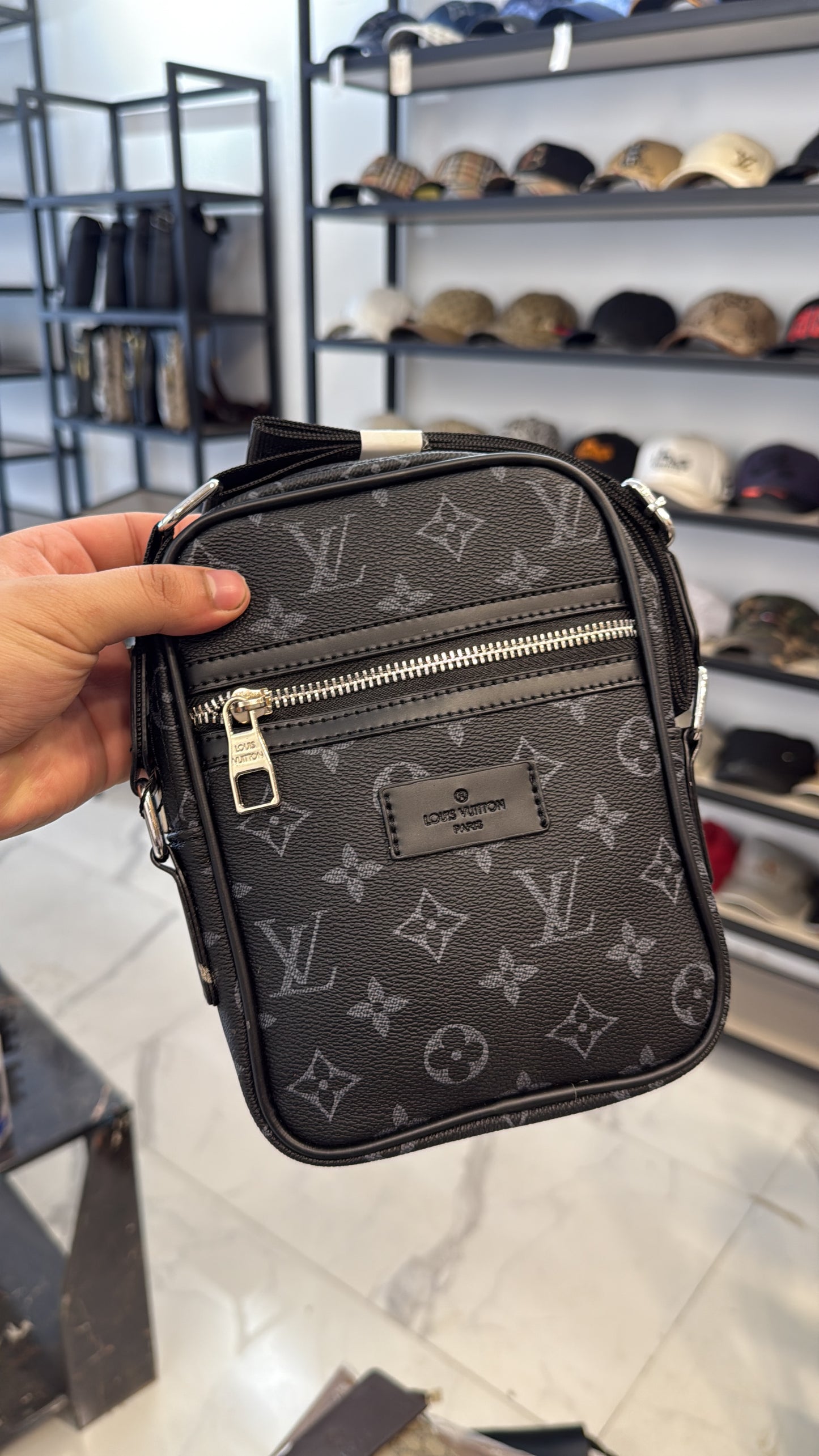 LV blackSB