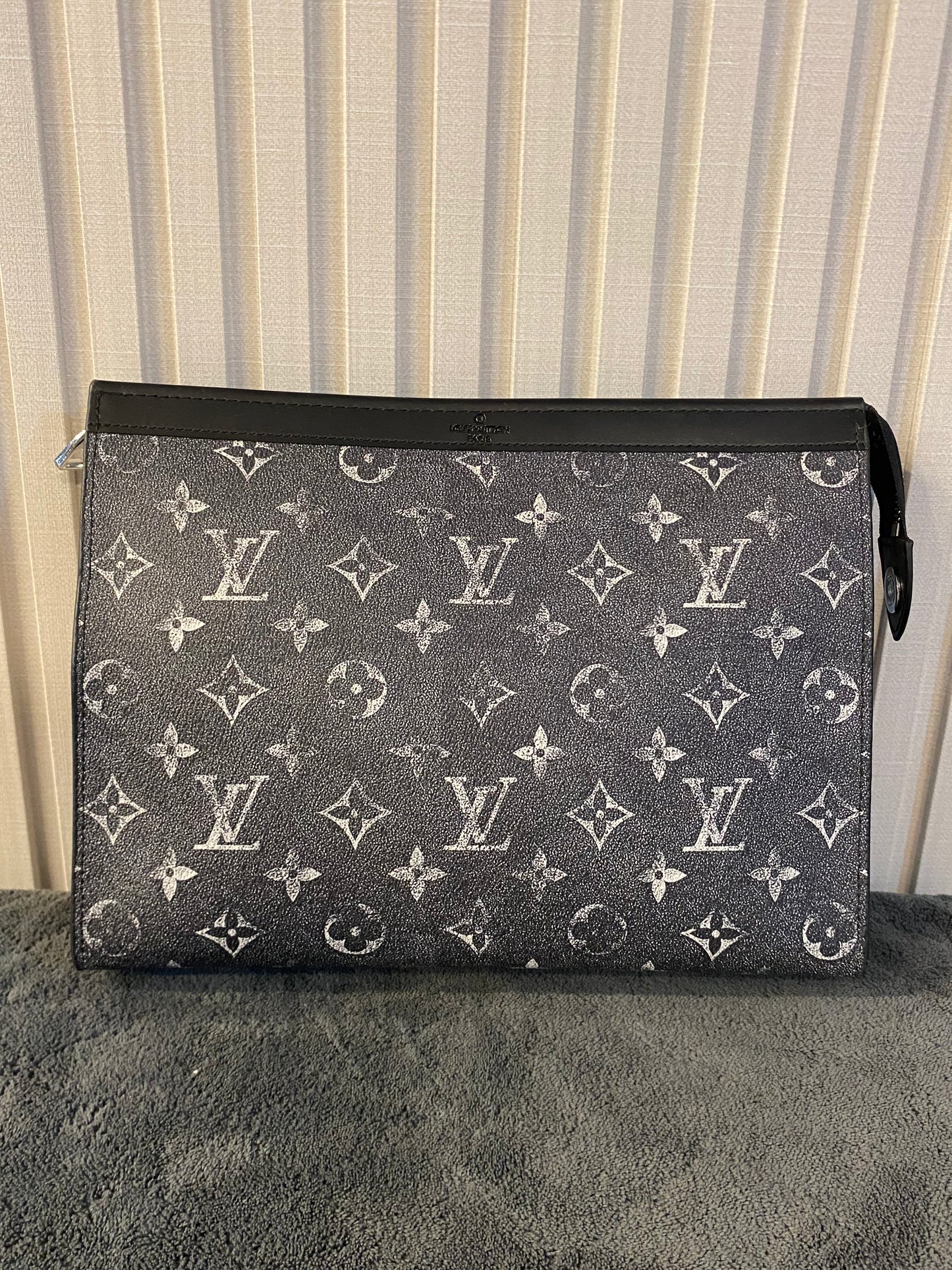LV B.grey
