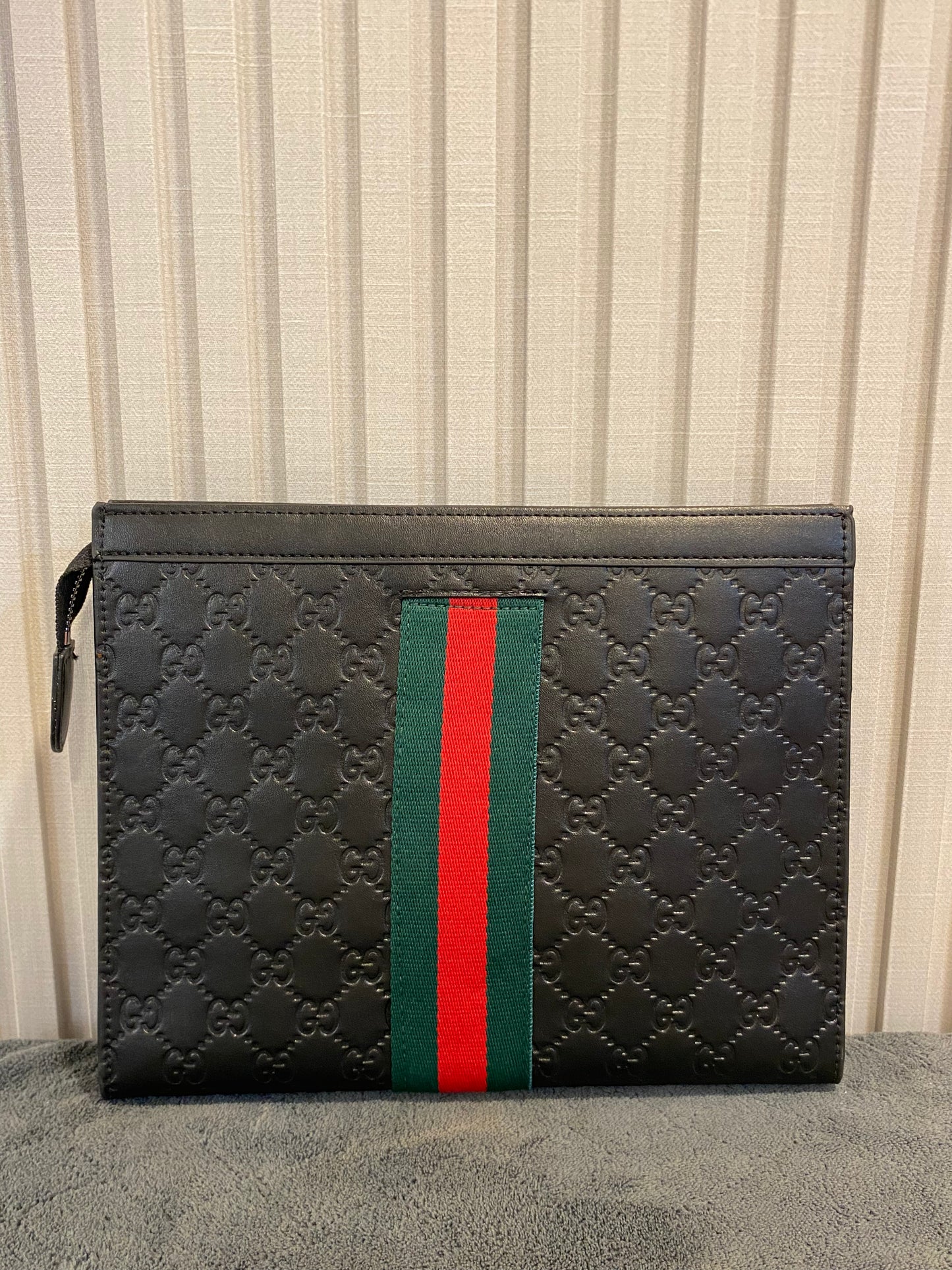 Gucci vertical