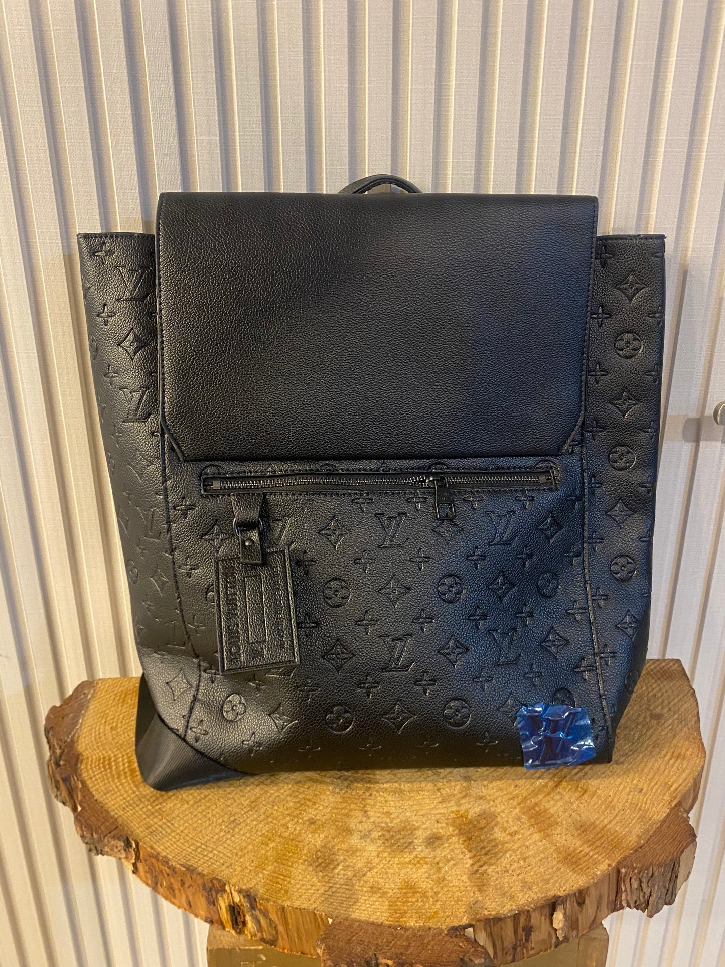 LV black