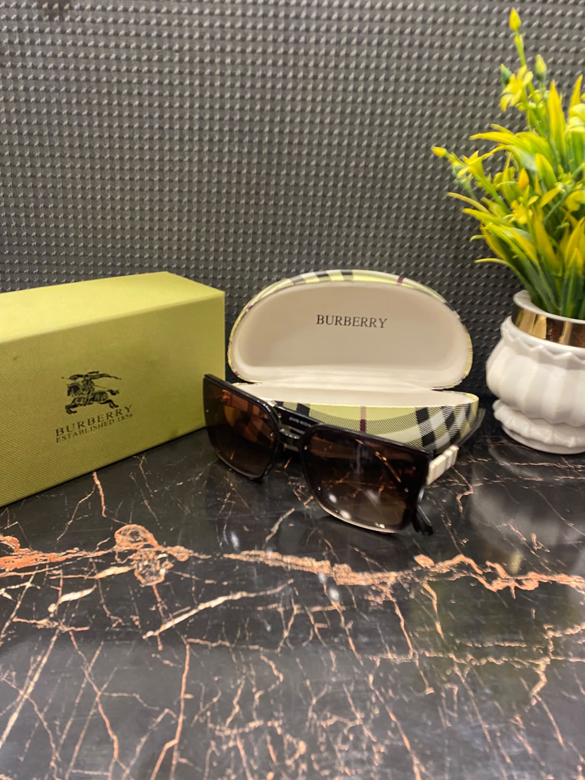 Burberry 1010