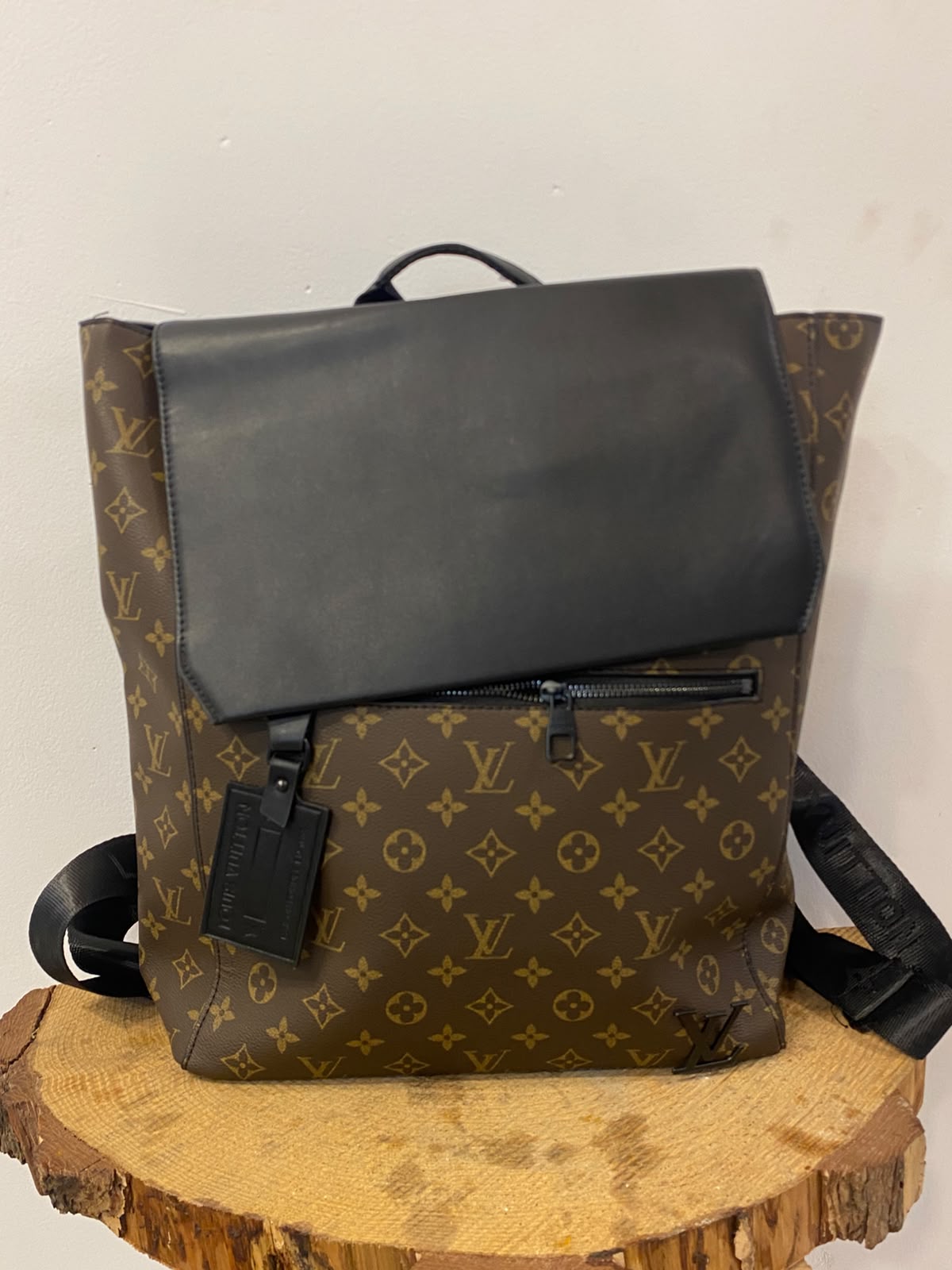 LV b bag 1