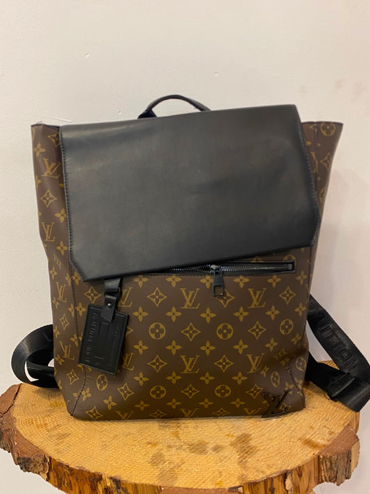 LV b bag 1
