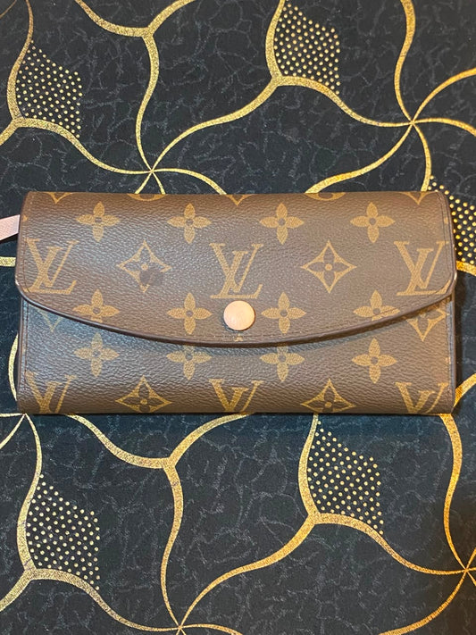 LV pink button