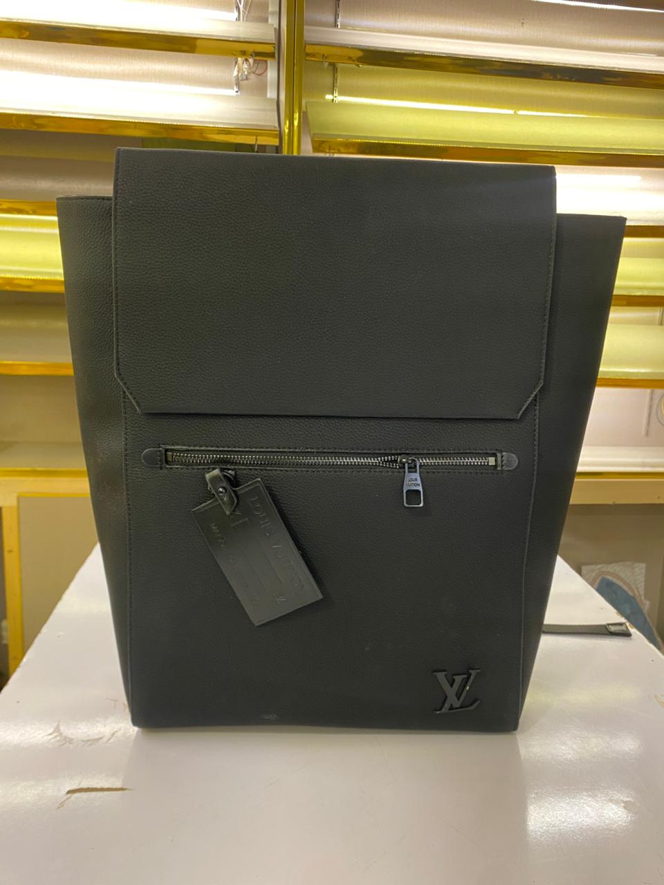 LV bagpack bg1