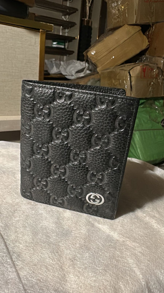 Gucci BW8