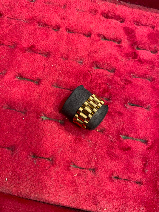 Ring 1112