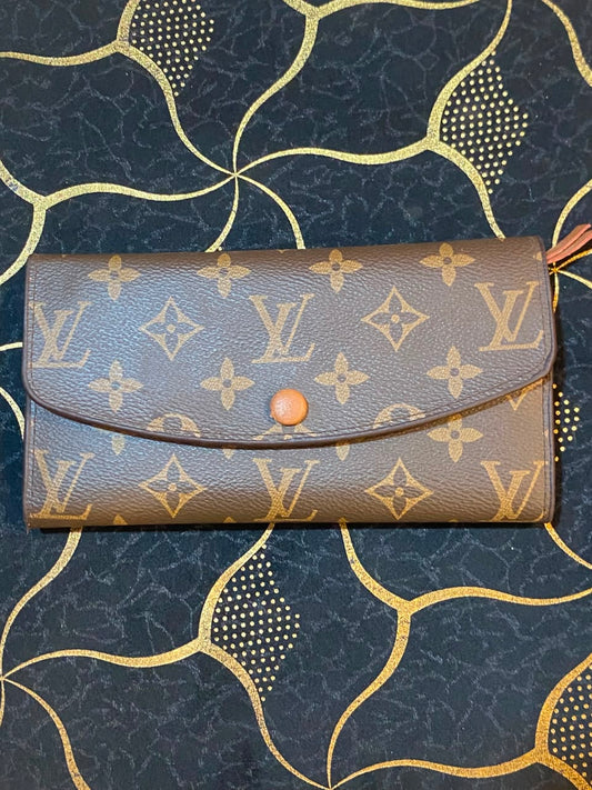LV brown button