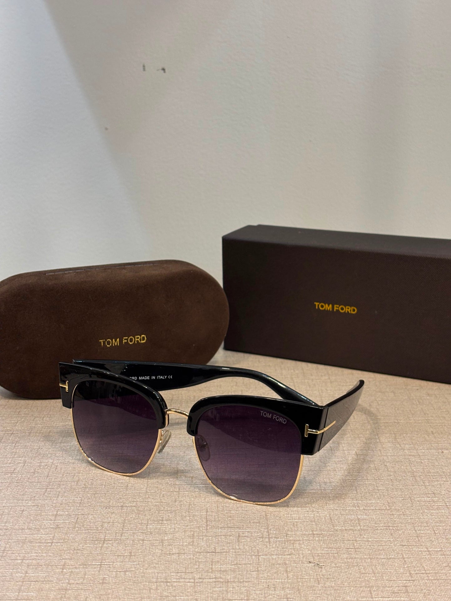 Tomford 1052