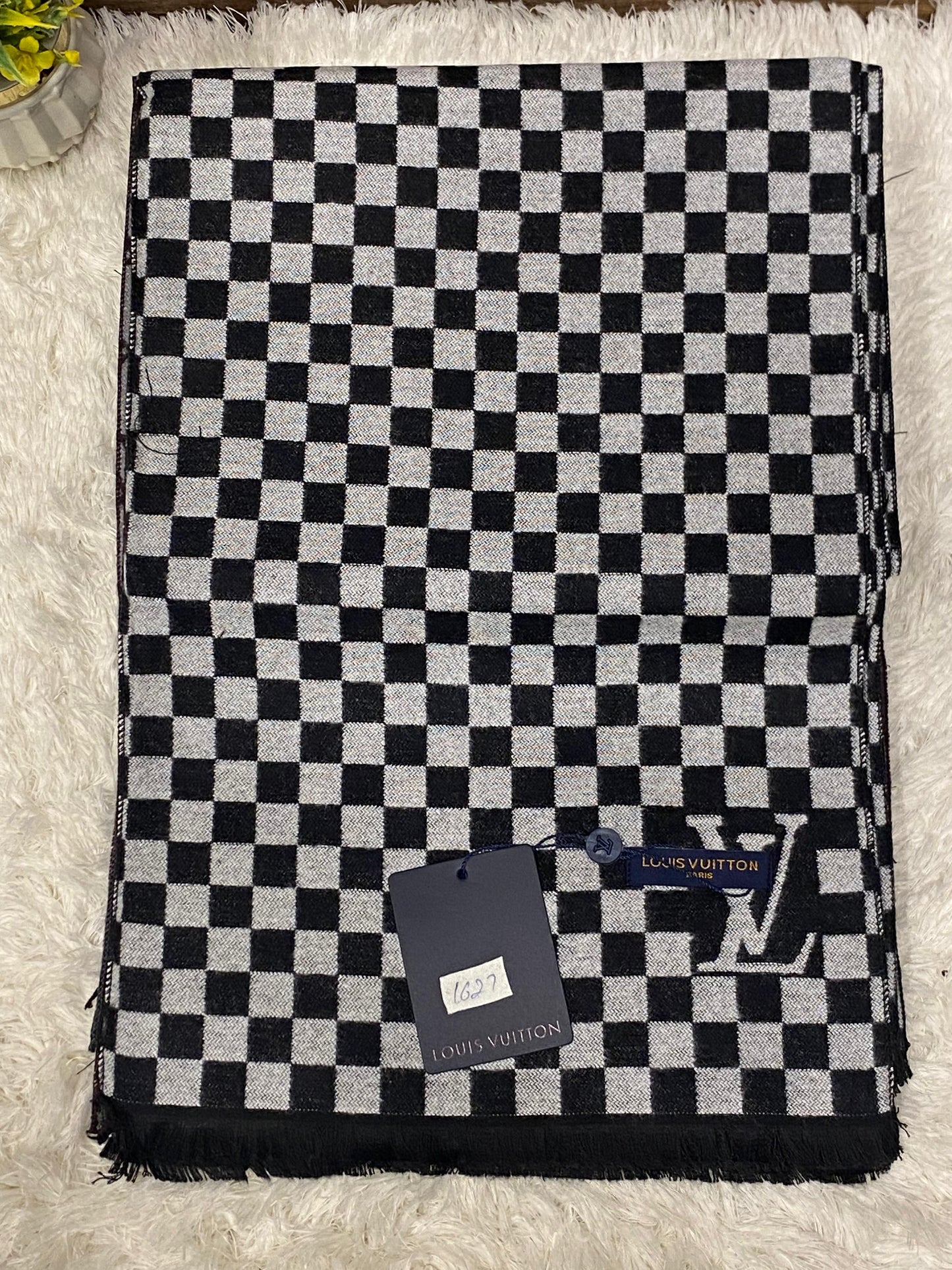 LV 1627