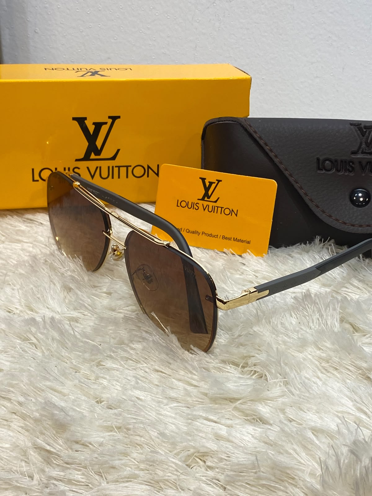 LV 1077