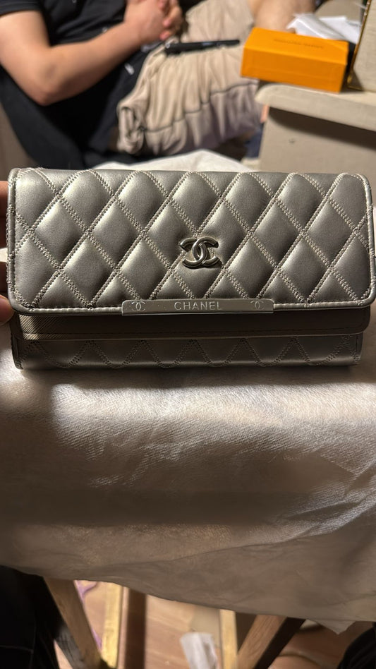 Chanel LC1