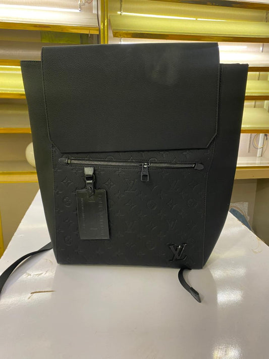 LV bagpack bg8
