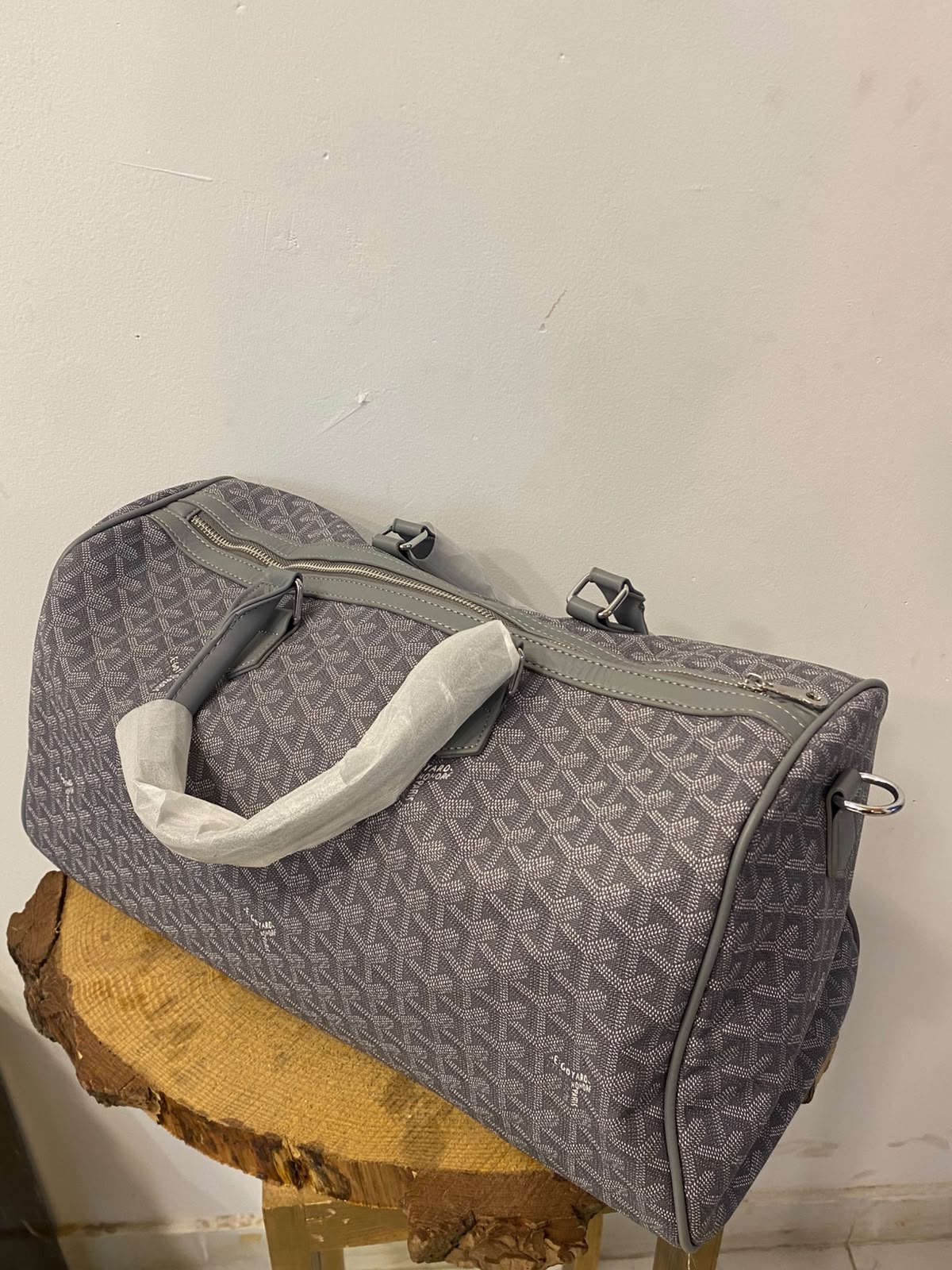 Goyard T bag grey