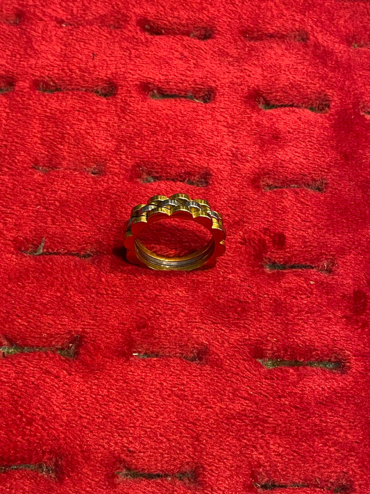 Ring 1102