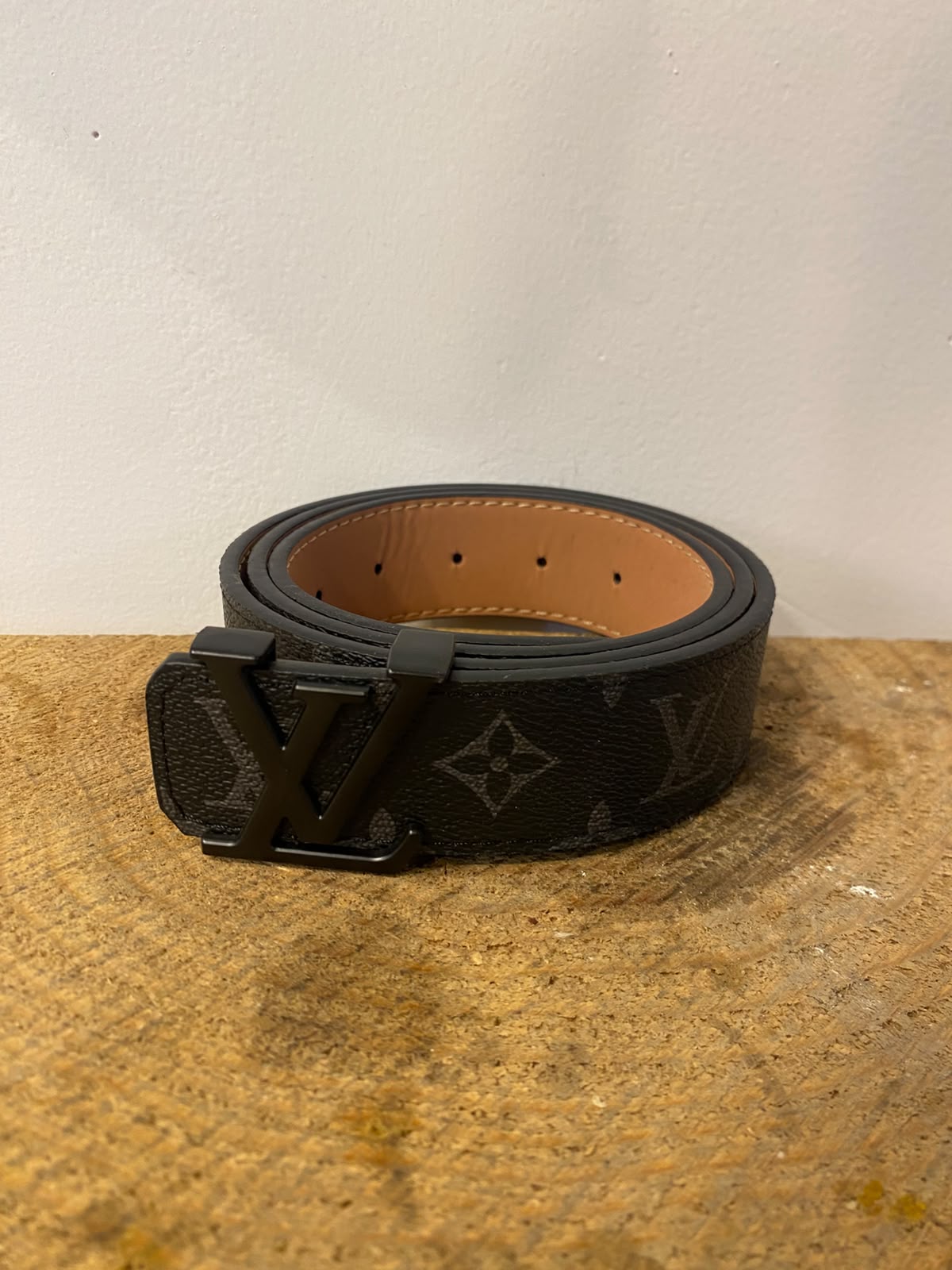 LV black f