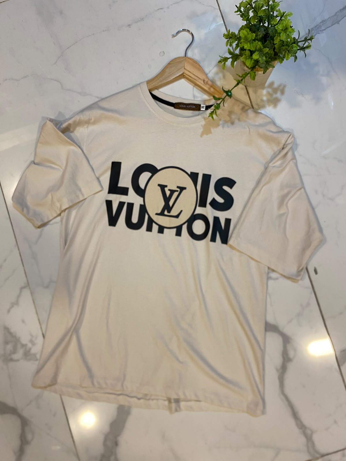 LV off white