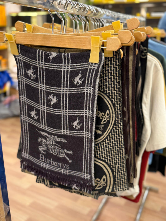 Burberry BB muffler 1