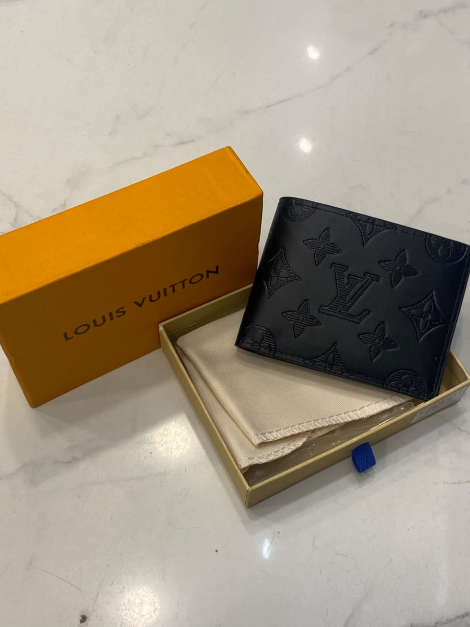 LV black 709