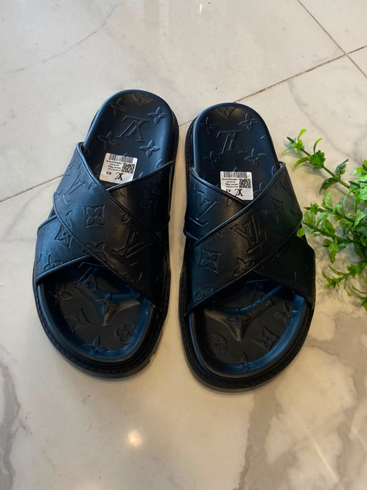 LV all black
