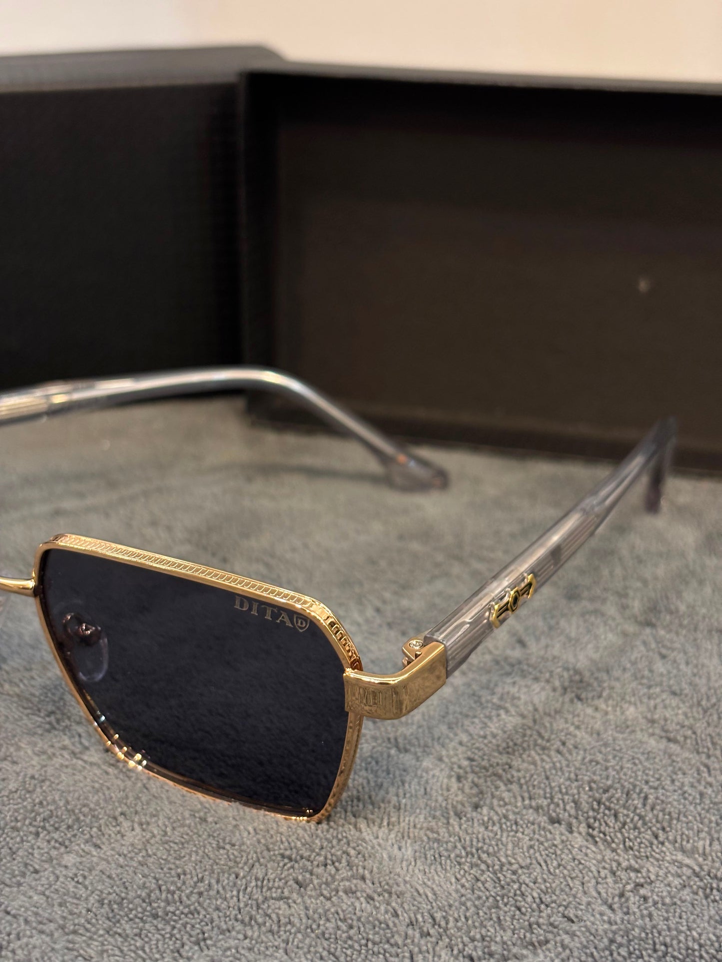 Dita 1054