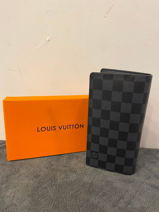 Grey box 669