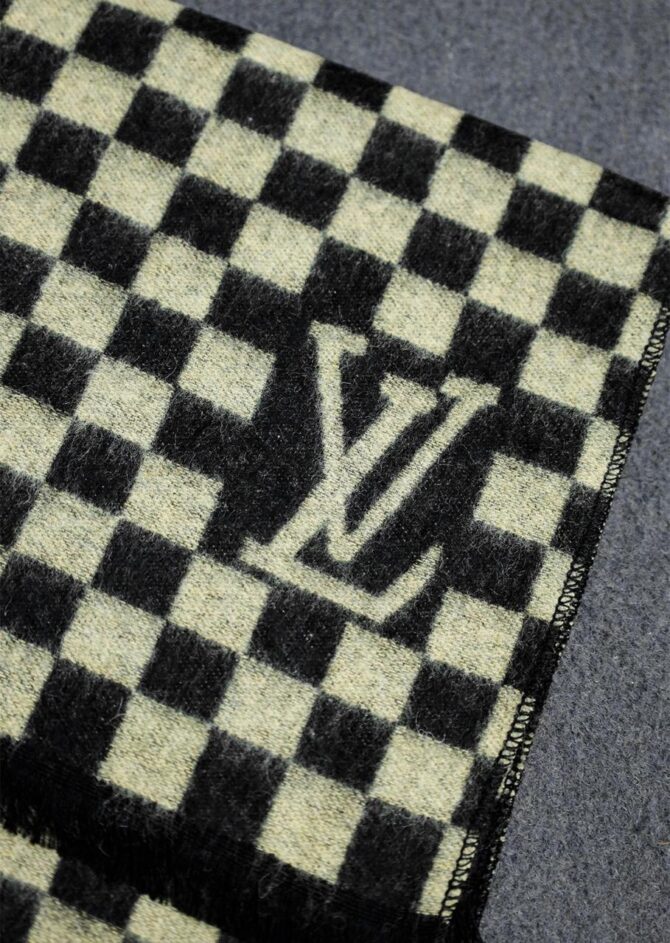 LV black Golden boxes muffler