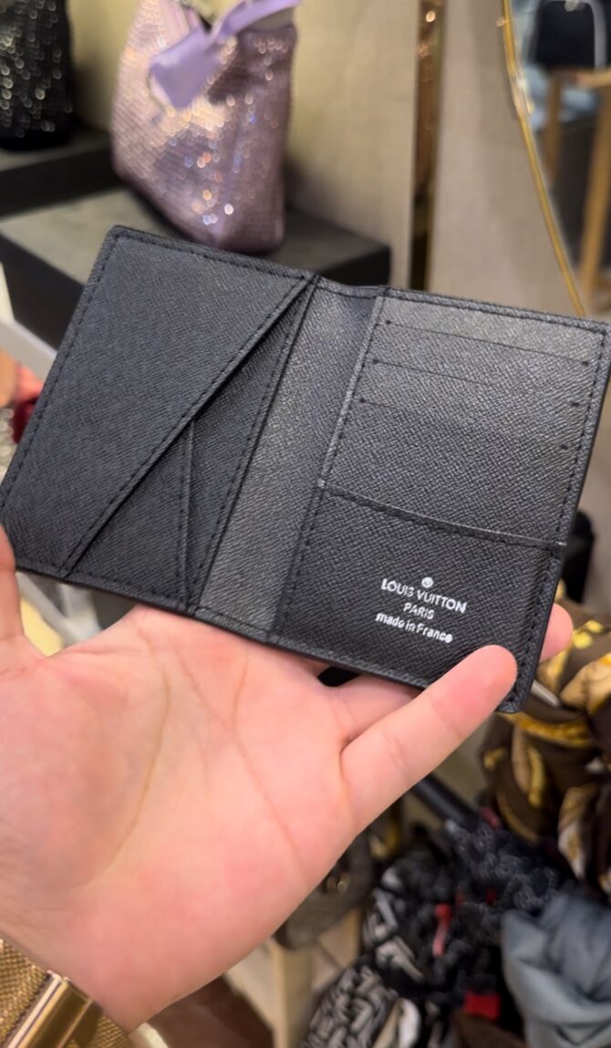 LV Logo smart wallet