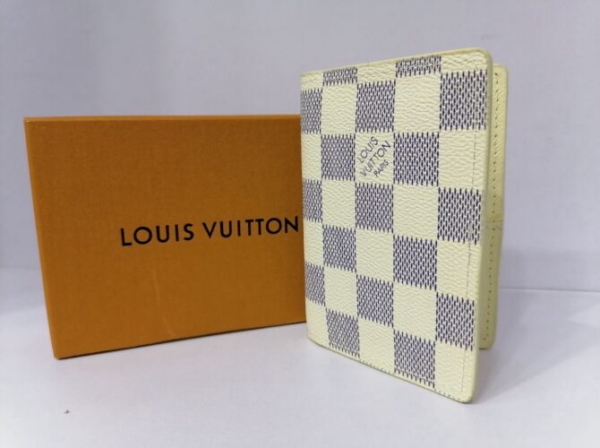 Lv white smart wallet