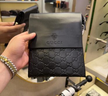 Gucci emb black GG