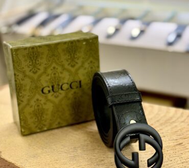 Gucci shine-B belt