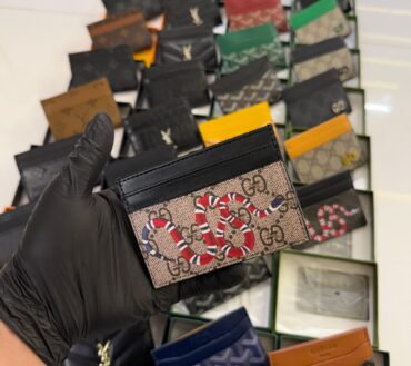 Gucci skin snake card holder