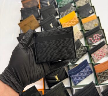 Lv B1 check card holder