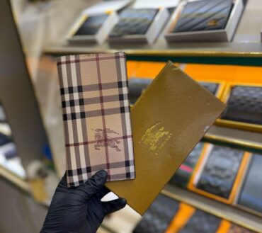 Burberry Print long wallet