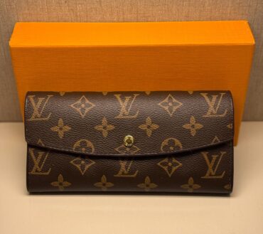 Lv 2005 black