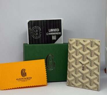 Goyard smart wallet apricot